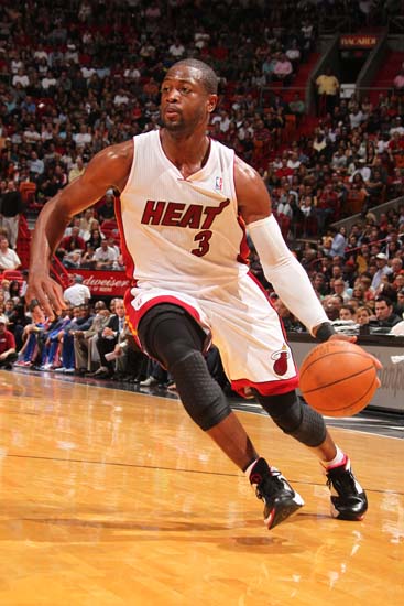 申花出征亚冠：六外援携手出战广岛，斯卢茨基誓言全力以赴（申花远征亚冠：六外援齐上阵对垒广岛，斯卢茨基承诺全力以赴）