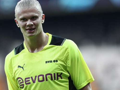 WAZ评沙尔克球员表现：两边翼卫灾难发挥，卡里乌斯超神（WAZ球员评分：沙尔克双翼卫灾难级失常，卡里乌斯神级发挥）