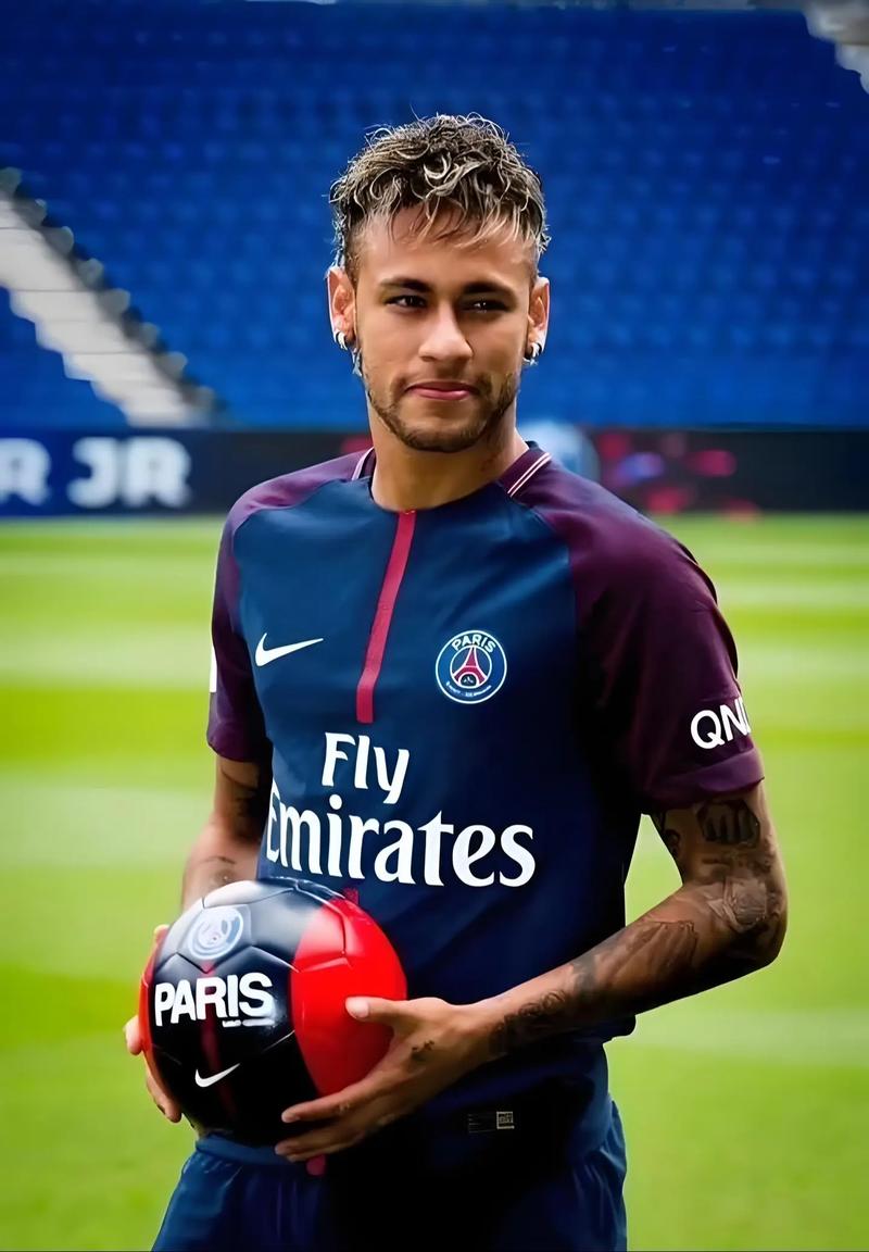 卡马文加宣布在安哥拉开办足球学院：回馈祖国对我的培养（卡马文加在安哥拉设立足球学院，以行动回报祖国栽培）