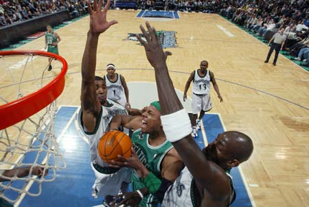 talkSPORT：拜仁在密切关注卡迪夫城19岁天才后卫迪伦-劳勒（talkSPORT：拜仁密切考察卡迪夫城19岁后防新星迪伦-劳勒）