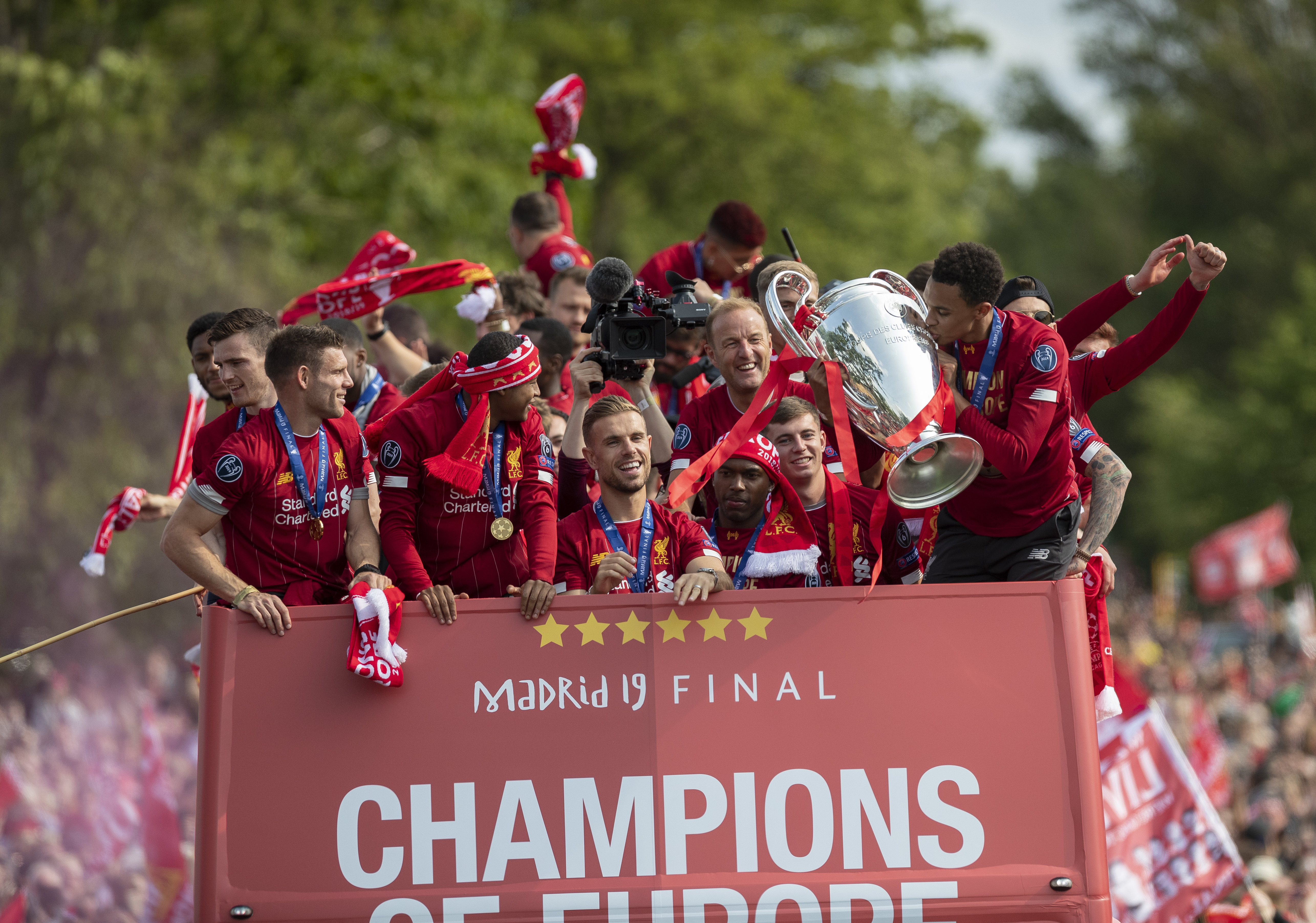 罗马诺：巴萨和阿劳霍没谈转会的事，他们谈的是球员个人情况（罗马诺：巴萨与阿劳霍无转会谈判，仅交流其个人状况）