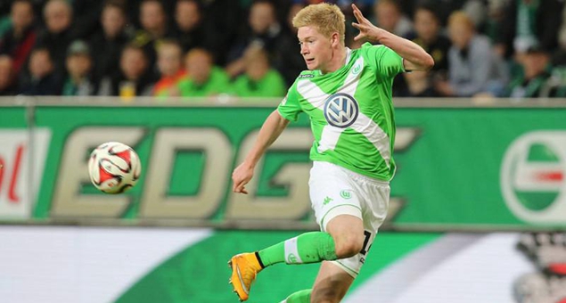 看来问题不大！恩比德膝盖受伤后， 目前已经回到替补席（虚惊一场？恩比德膝伤后已重返替补席）