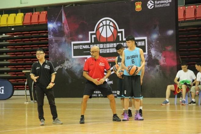 足球国足球员留洋传闻不断，多支球队有意引进（国脚留洋传闻频出，多队有意引进）