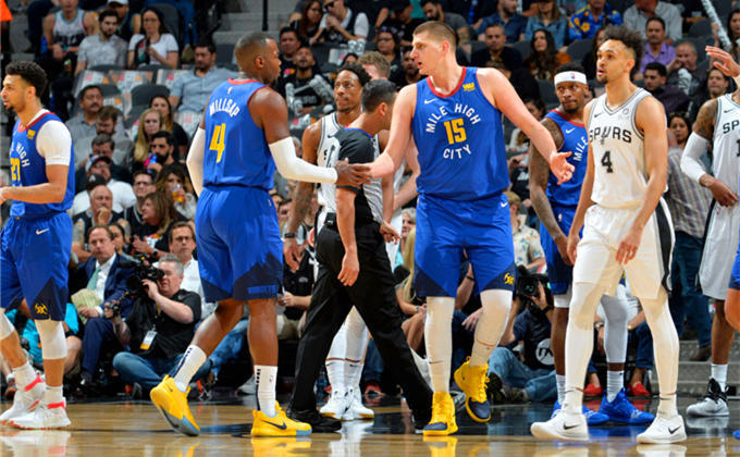 存在感不足！哈登上半场5中2得7分2板3助2断 罚球4中1（哈登半场低迷：5投2中仅7分2板3助2断，罚球4罚1中）