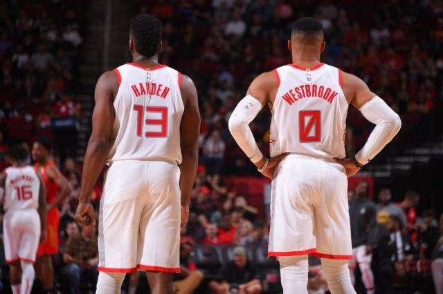 利物浦球迷婚礼登上英超节目，咪咕记录中国球迷故事（英超节目聚焦利物浦球迷婚礼，咪咕讲述中国球迷故事）