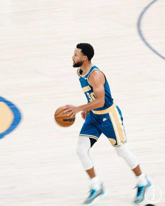 篮球赛场上的明星表现：武切维奇的全面实力展现（武切维奇赛场高光：全能实力尽显）