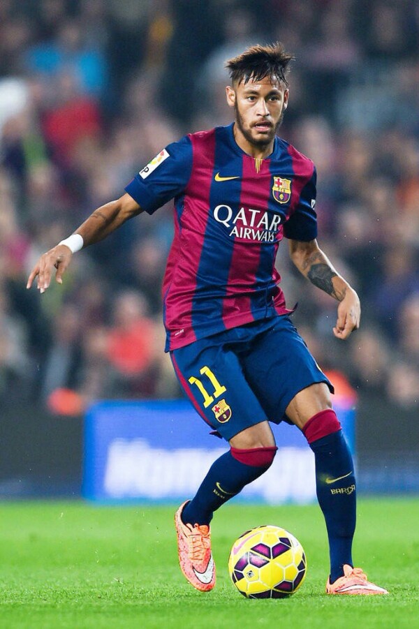 杨晨对话施拉普纳：中国球员不该只为钱踢球，留洋从乙级开始（杨晨与施拉普纳谈中国球员：别只为钱踢球，留洋应从乙级起步）