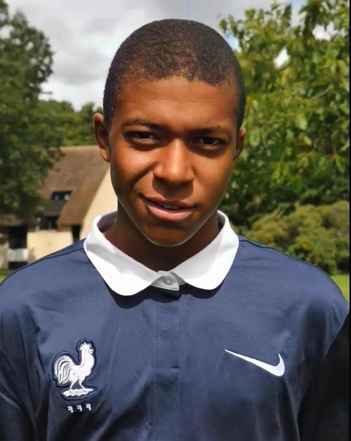 女子篮球联盟赛季焦点球员表现（女子篮球联盟本季焦点球员表现盘点）