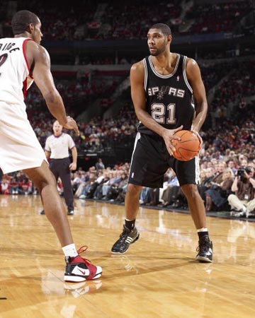 英超前瞻：狼队盼终结连败夺取首胜，近6次对战森林非平即负（英超前瞻：狼队力争止颓迎赛季首胜，此前6战森林未尝胜绩）